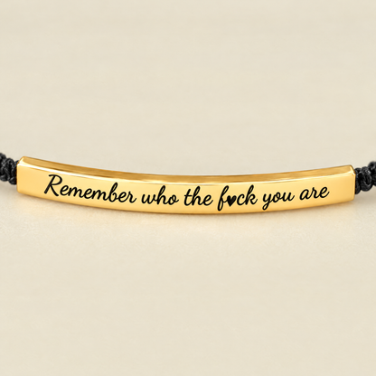 Närbild på gravyren Remember who the f♥ck you are